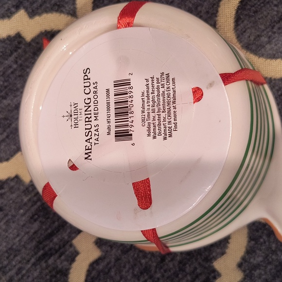 New Set of Holiday Time Nesting Measuring Cups - Picture 2 of 2